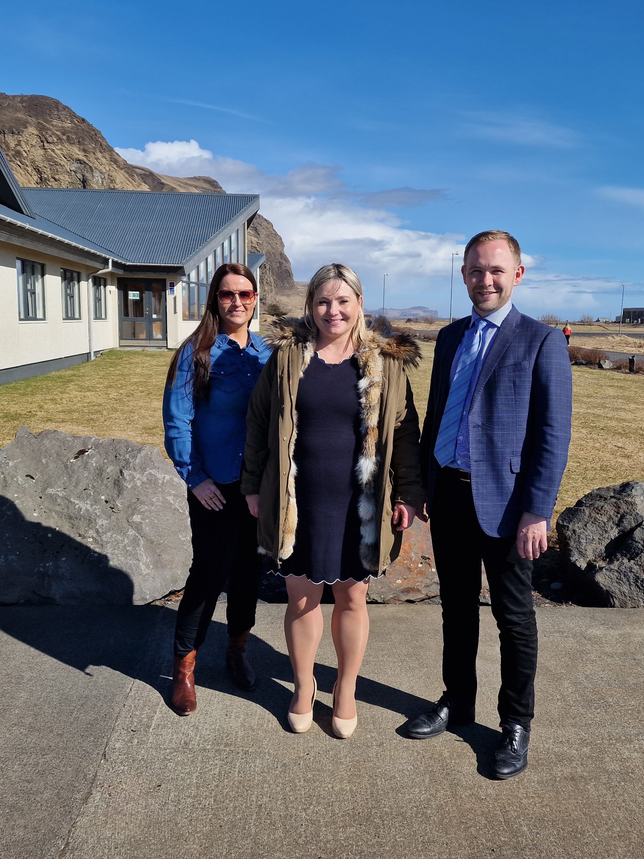 Lilja D. Alfreðsdóttir menningar- og viðskiptaráðherra, Jóhanna Hreiðarsdóttir aðstoðarmaður ráðherra og Einar Freyr Elínarson sveitarstjóri við tilkynningu um úthlutanir úr framkvæmdasjóði