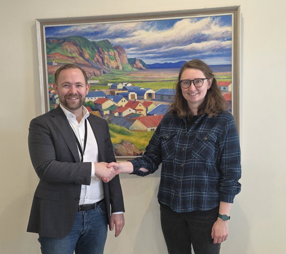 Einar Freyr Elínarson sveitarstjóri og Hilary Jane Tricker nýráðin markaðs- og fjölmenningarfulltrúi&hellip;