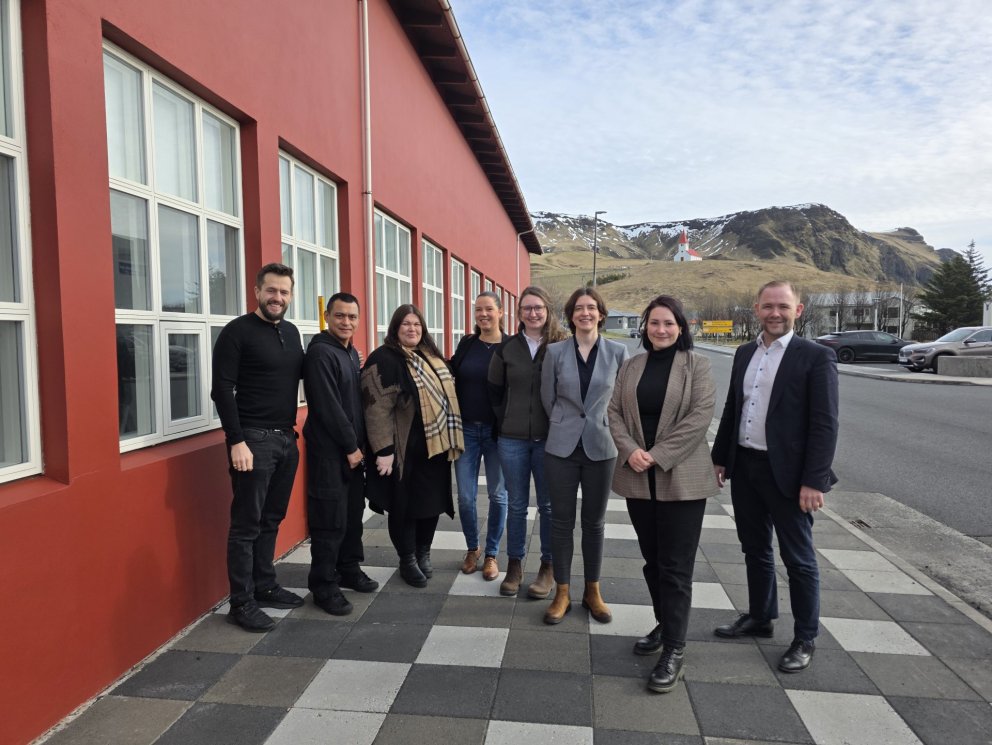 Frá vinstri: Tomasz Chocholowicz formaður ráðsins, Delfin Bagsic Dimailig, Halldóra Kristín Pétursdó…