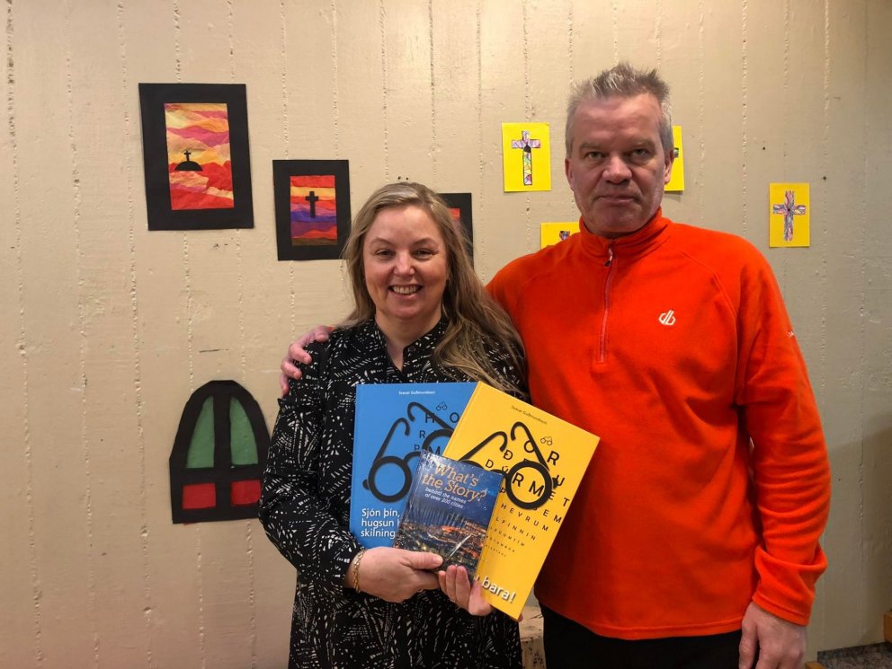 Víkurskóli fær góða bókagjöf