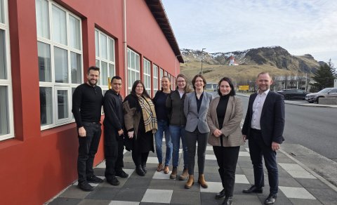 Frá vinstri: Tomasz Chocholowicz formaður ráðsins, Delfin Bagsic Dimailig, Halldóra Kristín Pétursdó…