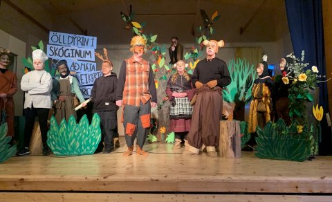 Dýrn í Hálsaskógi í uppsetningu Víkurskóla