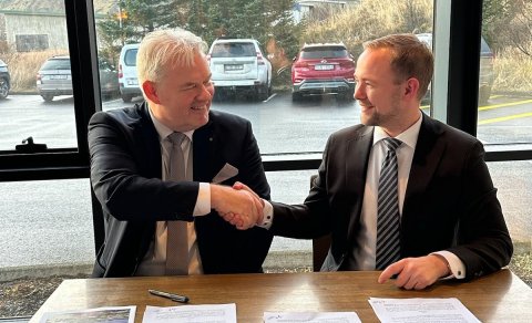 Sigurður Ingi Jóhannsson innviðaráðherra og Einar Freyr Elínarson sveitarstjóri Mýrdalshrepps við un…