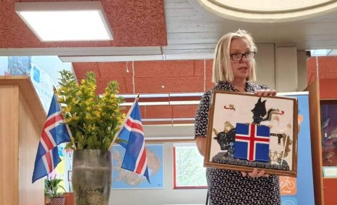 Falleg gjöf frá ungverskum listamanni til Víkurskóla