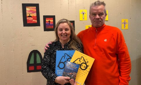 Víkurskóli fær góða bókagjöf